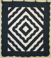 Log Cabin Fan Amish Quilt 103x112